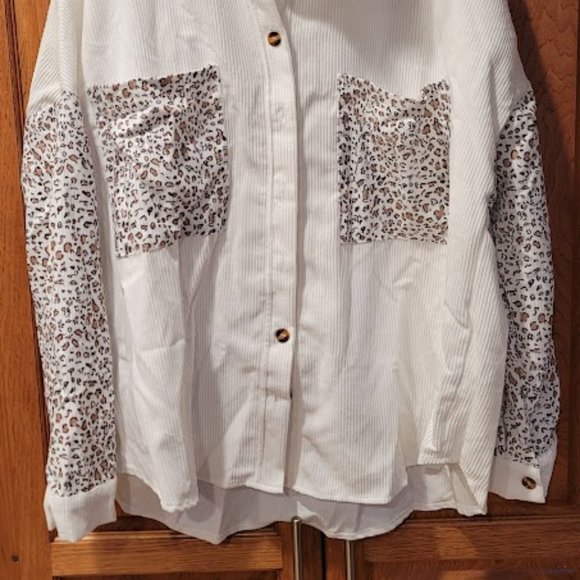 Button Shirt with Pockets - Picture 3 of 4